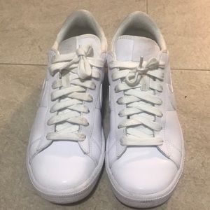 Nike - White Tennis Shoes